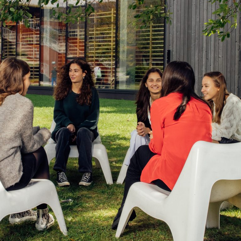 Akademeia High School – świetne międzynarodowe liceum w Warszawie